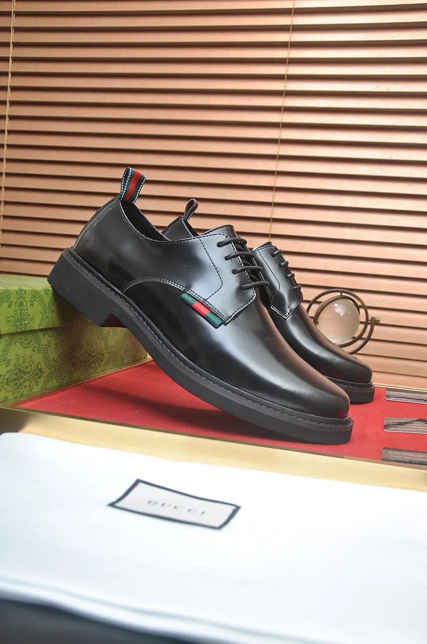 Men's shoes💰540💶Italy's top luxury men's shoe giant (GUCCI) (Gucci) (full cowhide lining) new arrival🍃Original European style🔰 Pleasant to the eye😍In order to make the shoes more durable and non-deformable🌀The production continues to follow traditional methods but there is still no lack of innovation💪Choose original sheepskin for the leather♻️ Smooth and natural And extra bright ⭐Made of imported cowhide, the first choice of rich people 38-45 (45 customized)